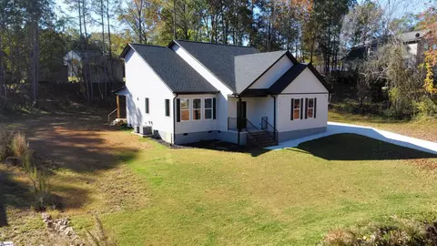 402 Edgewater Dr, Anderson, SC 29626