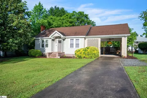 9 Shamrock Ln, Greenville, SC 29609