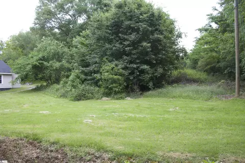 307 Edwards St, Taylors, SC 29687