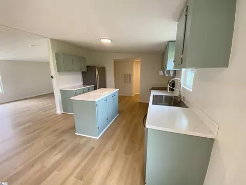 111 Mcwatters Dr, Clinton, SC 29325 photo 9