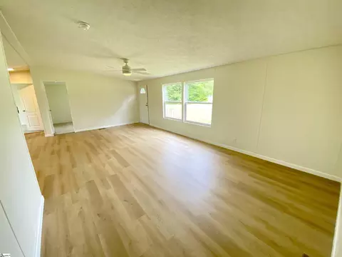 111 Mcwatters Dr, Clinton, SC 29325 photo 8
