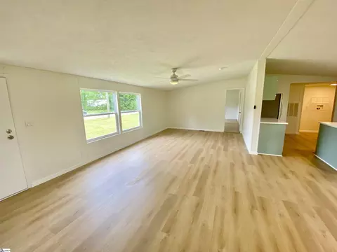 111 Mcwatters Dr, Clinton, SC 29325 photo 2