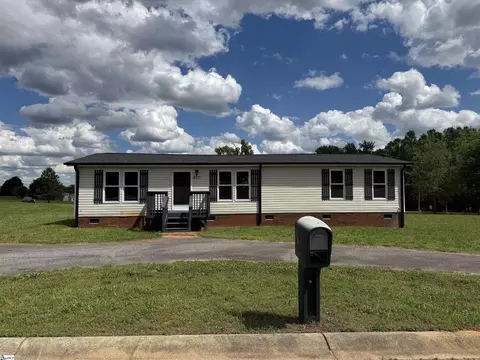 410 King Ct, Inman, SC 29349