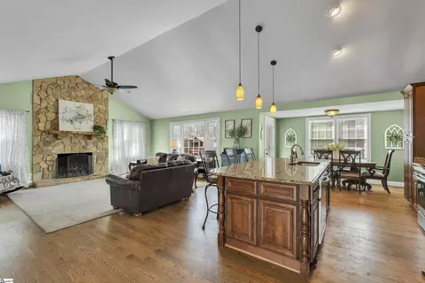 117 Terrence Ct, Greer, SC 29650 photo 4
