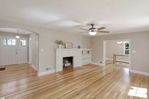 Living - 19 Ware St, Ware Shoals, SC 29692 photo 4 of 5