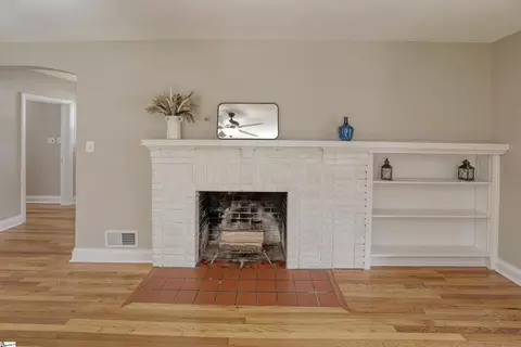Living - 19 Ware St, Ware Shoals, SC 29692 photo 2 of 5