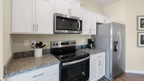 Kitchen - 708 Embark Cir, Greer, SC 29651 photo 2 of 5