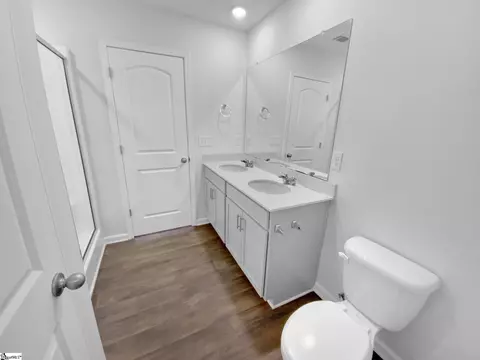Bath - 3740 Brookshade Trl, Moore, SC 29369 photo 2 of 3