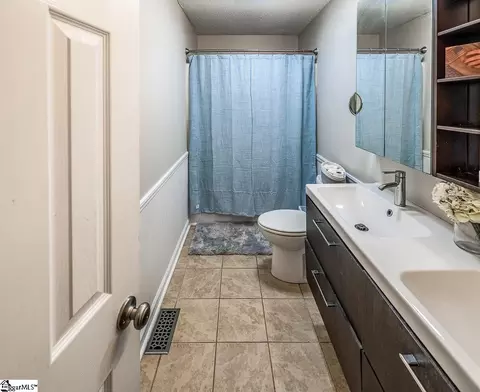 Bath - 217 Ponder Rd, Greer, SC 29651 photo 1 of 1