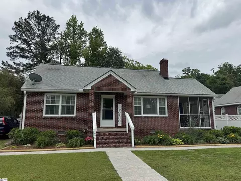 422 E Savannah St, Calhoun Falls, SC 29628