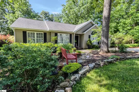 116 Oak Ridge Dr, Greenwood, SC 29649