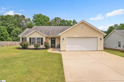 205 Glastonbury Dr, Greer, SC 29651