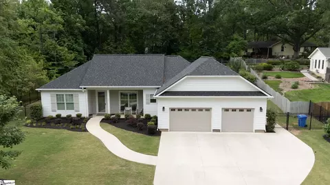 202 Crepe Myrtle Ct, Greenville, SC 29607
