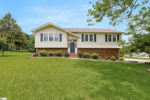 4600 Coach Hill Dr, Greenville, SC 29615