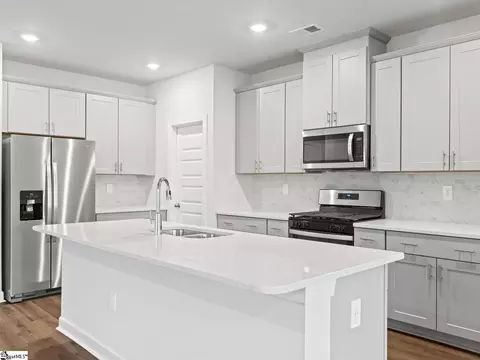 Kitchen - 702 Whitebark Dr, Pendleton, SC 29670 photo 2 of 5