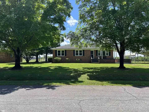 325 Byrnes St, Joanna, SC 29351