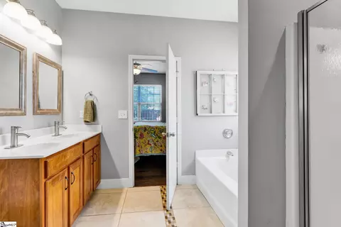 Bath - 103 Circle Grove Ct, Greer, SC 29650 photo 2 of 3