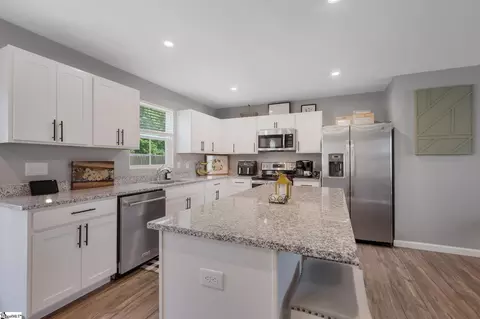 Kitchen - 212 Ralston Dr, Greer, SC 29651 photo 3 of 5
