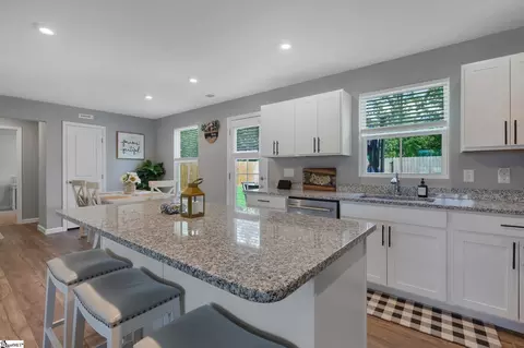 Kitchen - 212 Ralston Dr, Greer, SC 29651 photo 4 of 5