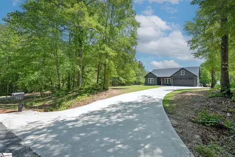 713 Bradley Dill Rd, Campobello, SC 29322