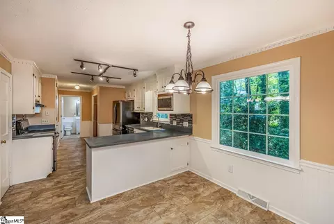 215 E Shefford St, Greer, SC 29650 photo 18