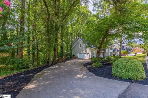 215 E Shefford St, Greer, SC 29650 photo 3