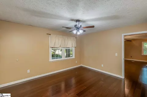 215 E Shefford St, Greer, SC 29650 photo 27