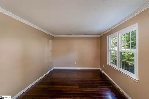 215 E Shefford St, Greer, SC 29650 photo 8