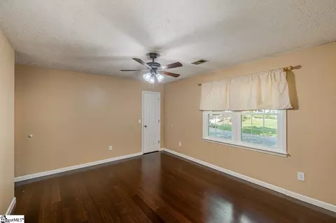 215 E Shefford St, Greer, SC 29650 photo 28