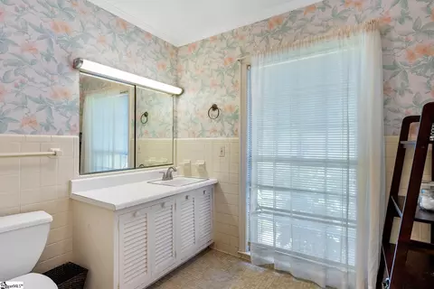 Bath - 113 Postelle Dr, Anderson, SC 29621 photo 2 of 5