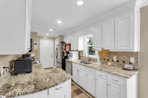 Kitchen - 9 River Way Dr, Greer, SC 29651 photo 2 of 2