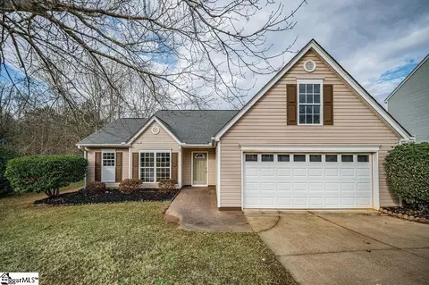 270 Dartmoor Dr, Spartanburg, SC 29301