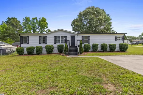 300 Walnut Crest Ct, Fountain Inn, SC 29644