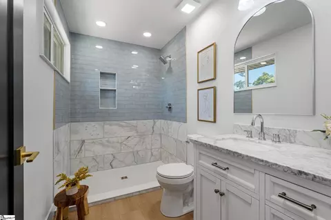 Bath - 110 Devon Dr, Mauldin, SC 29662 photo 2 of 6