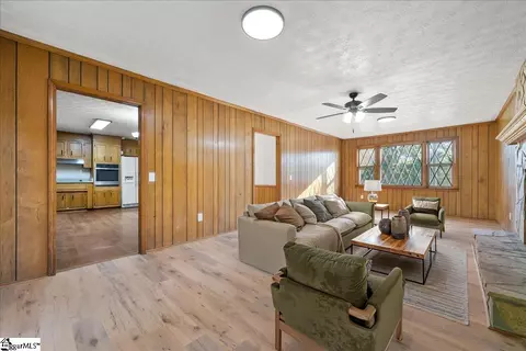 Living - 102 Willow Ct, Easley, SC 29642 photo 1 of 4