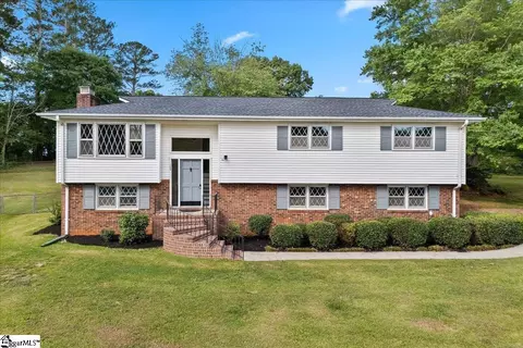 102 Willow Ct, Easley, SC 29642