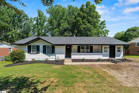 6 Glen Haven Ct, Greenville, SC 29611