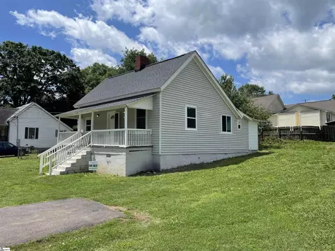 10 Finley St, Pelzer, SC 29669