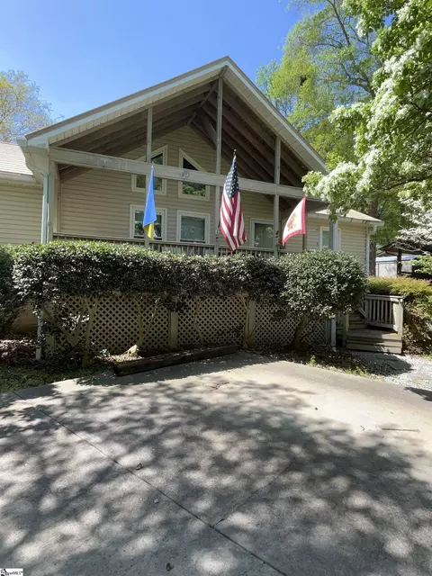 106 Stonegate Ct, Simpsonville, SC 29681