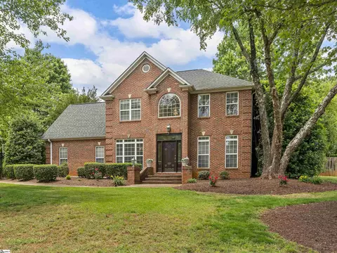172 Hawk Creek Dr, Spartanburg, SC 29301