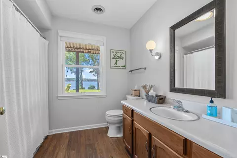 Bath - 18184 Eagle Pt, Seneca, SC 29672 photo 5 of 5