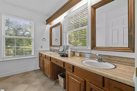 Bath - 18184 Eagle Pt, Seneca, SC 29672 photo 4 of 5
