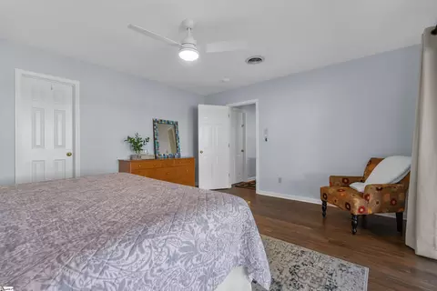 Bedroom - 18184 Eagle Pt, Seneca, SC 29672 photo 7 of 7