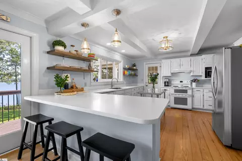 Kitchen - 18184 Eagle Pt, Seneca, SC 29672 photo 1 of 3