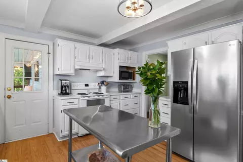 Kitchen - 18184 Eagle Pt, Seneca, SC 29672 photo 3 of 3