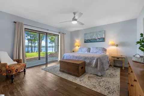 Bedroom - 18184 Eagle Pt, Seneca, SC 29672 photo 6 of 7