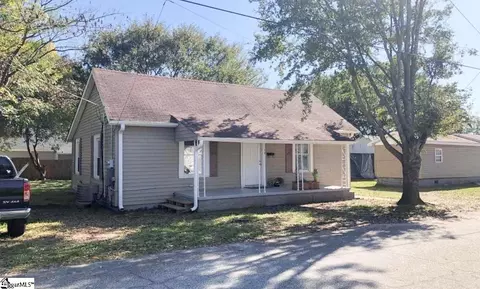 12 7th St, Greer, SC 29651