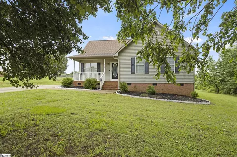 147 Highland Ridge Trl, Boiling Springs, SC 29316