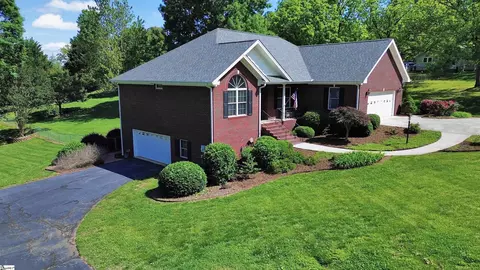 1911 Hampton Shores Dr, Seneca, SC 29672