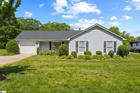 105 Woodland Rd, Mauldin, SC 29662